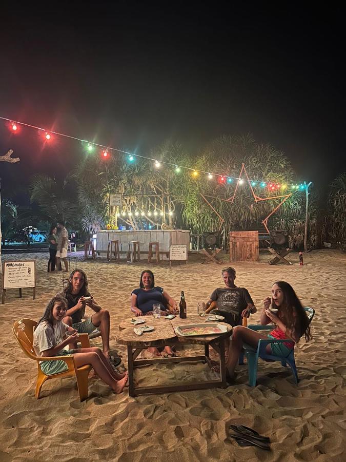 Surfing Beach Nilaveli Trincomalee Buitenkant foto