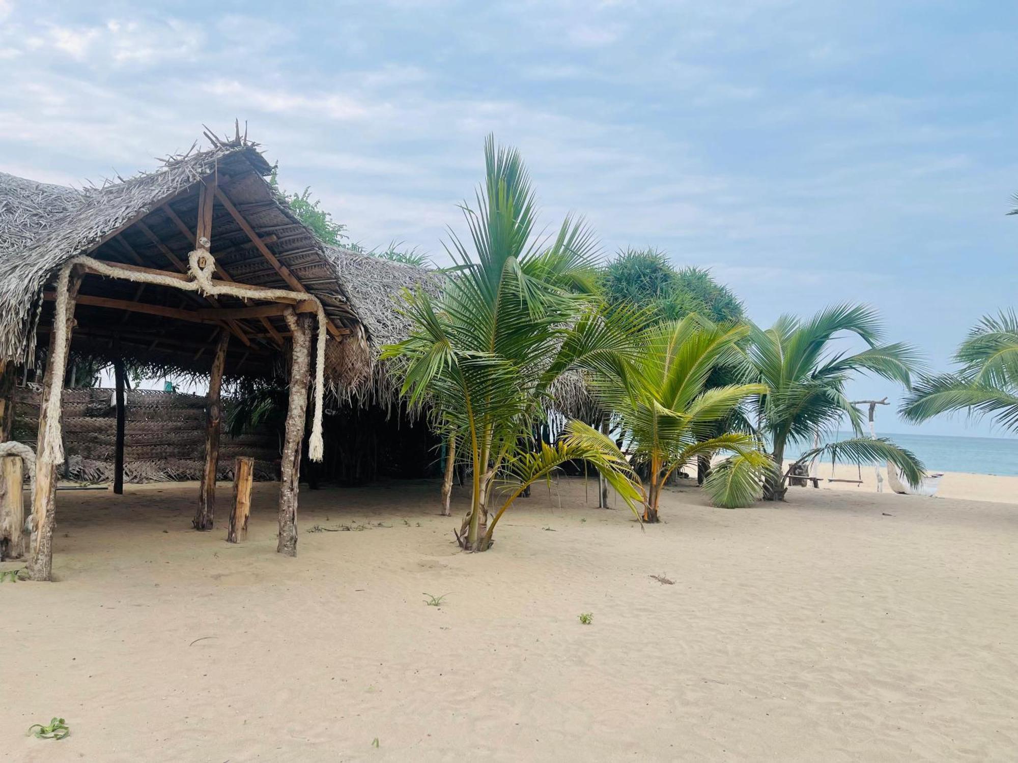 Surfing Beach Nilaveli Hotel Trincomalee Buitenkant foto