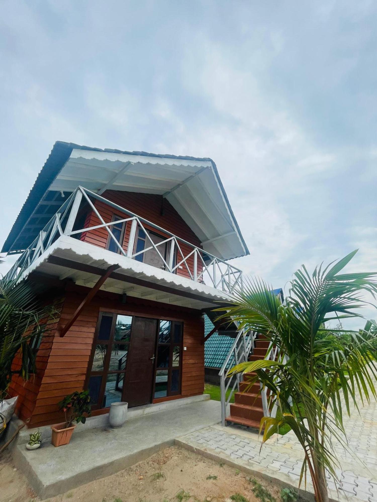 Surfing Beach Nilaveli Hotel Trincomalee Buitenkant foto